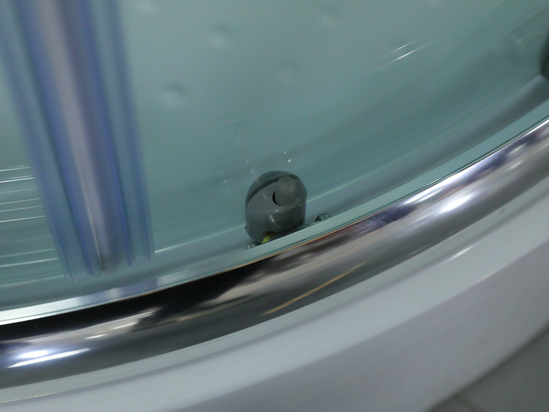 SE verschuifbare douchewand, helder gehard glas met opdruk, chroom-aluminium profiel, handgreep met dubbele gaten, met lade SE verschuifbare douchewand, helder gehard glas met opdruk, chroom-aluminium profiel, handgreep met dubbele gaten, met lade