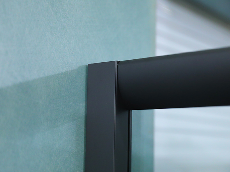 SE Douchewand van gehard glas met zwart aluminium frame SE Douchewand van gehard glas met zwart aluminium frame