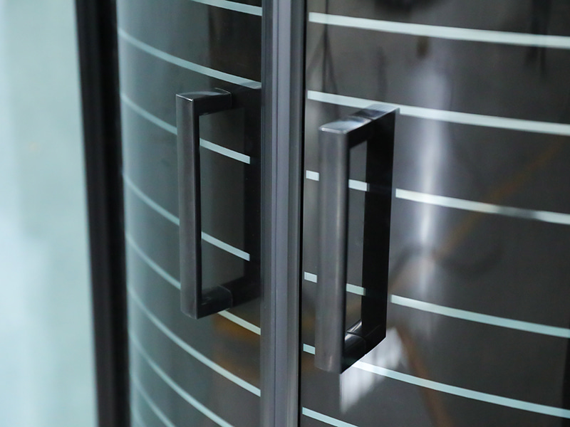 SE Douchewand van gehard glas met zwart aluminium frame SE Douchewand van gehard glas met zwart aluminium frame