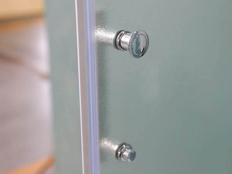 RE Glijdende douchewand, mat gehard glas, chroom aluminium profiel, handgreep met dubbele gaten, met lade RE Glijdende douchewand, mat gehard glas, chroom aluminium profiel, handgreep met dubbele gaten, met lade