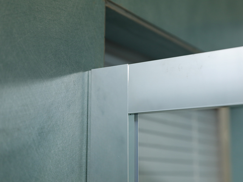 RE Schuifdouchewand, helder gehard glas, chroomaluminium profiel, handgreep met dubbele gaten, met lade RE Schuifdouchewand, helder gehard glas, chroomaluminium profiel, handgreep met dubbele gaten, met lade