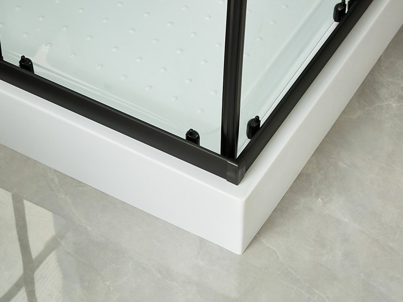 SQ verschuifbare douchewand, helder gehard glas, zwart aluminium profiel, handgreep met dubbele gaten, met lade SQ verschuifbare douchewand, helder gehard glas, zwart aluminium profiel, handgreep met dubbele gaten, met lade