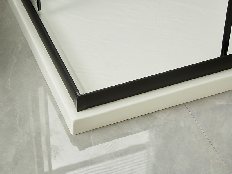 SQ verschuifbare douchewand, helder gehard glas, zwart aluminium profiel, handgreep met dubbele gaten, met lade SQ verschuifbare douchewand, helder gehard glas, zwart aluminium profiel, handgreep met dubbele gaten, met lade