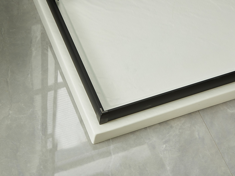 SQ verschuifbare douchewand, helder gehard glas, zwart aluminium profiel, handgreep met dubbele gaten, met lade SQ verschuifbare douchewand, helder gehard glas, zwart aluminium profiel, handgreep met dubbele gaten, met lade