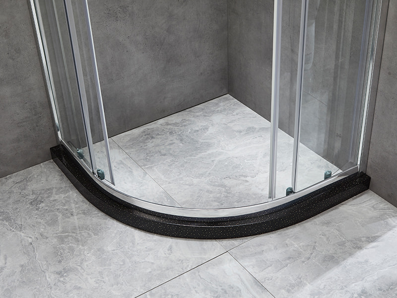 SE verschuifbare douchewand, helder gehard glas, chroomaluminium profiel, handgreep met dubbele gaten, zonder lade SE verschuifbare douchewand, helder gehard glas, chroomaluminium profiel, handgreep met dubbele gaten, zonder lade