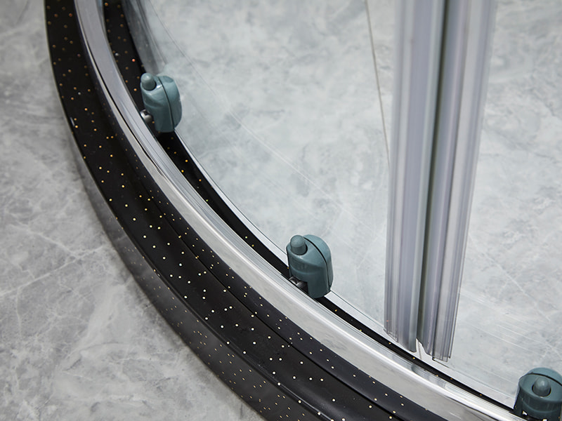 SE verschuifbare douchewand, helder gehard glas, chroomaluminium profiel, handgreep met dubbele gaten, zonder lade SE verschuifbare douchewand, helder gehard glas, chroomaluminium profiel, handgreep met dubbele gaten, zonder lade