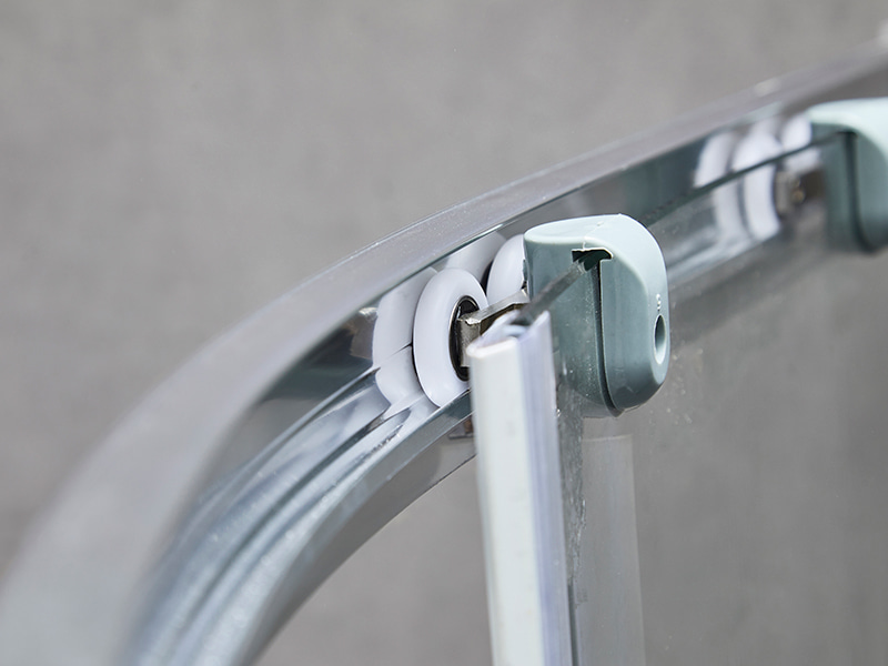 SE verschuifbare douchewand, helder gehard glas, chroomaluminium profiel, handgreep met dubbele gaten, zonder lade SE verschuifbare douchewand, helder gehard glas, chroomaluminium profiel, handgreep met dubbele gaten, zonder lade