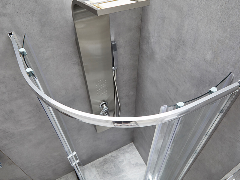 SE verschuifbare douchewand, helder gehard glas, chroomaluminium profiel, handgreep met dubbele gaten, zonder lade SE verschuifbare douchewand, helder gehard glas, chroomaluminium profiel, handgreep met dubbele gaten, zonder lade