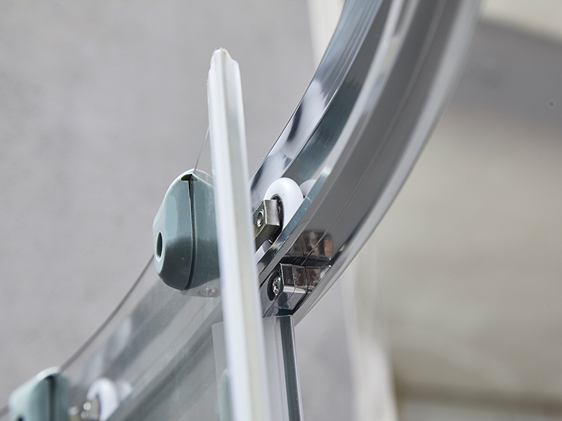 SE verschuifbare douchewand, helder gehard glas, chroomaluminium profiel, handgreep met dubbele gaten, zonder lade SE verschuifbare douchewand, helder gehard glas, chroomaluminium profiel, handgreep met dubbele gaten, zonder lade